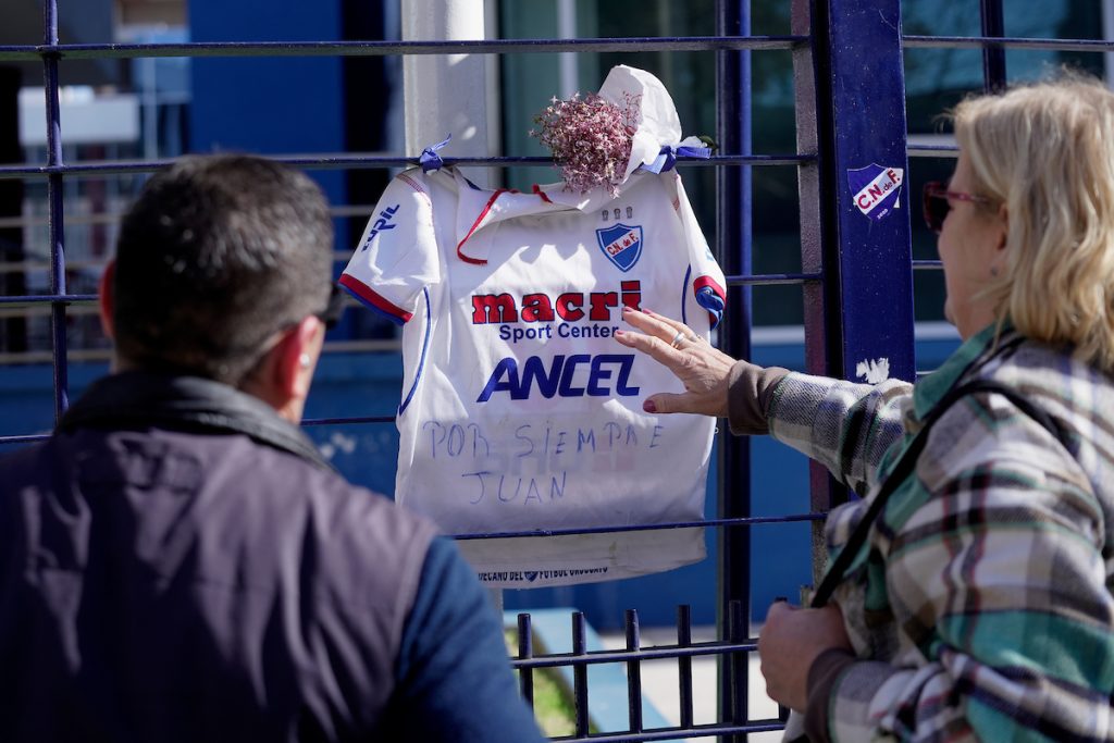 Comienza el último adiós a Juan Izquierdo en la sede de Nacional