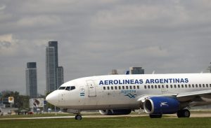 Los gremios aeronáuticos paran en Aeroparque y afectan a miles de pasajeros