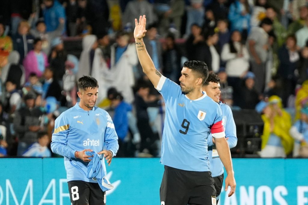 El empate de la selección local y el anuncio de Suárez sobre su futuro