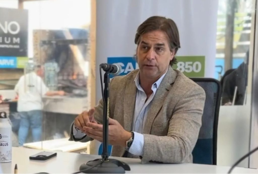 Lacalle Pou opinó sobre el plebiscito que impulsa el PIT-CNT