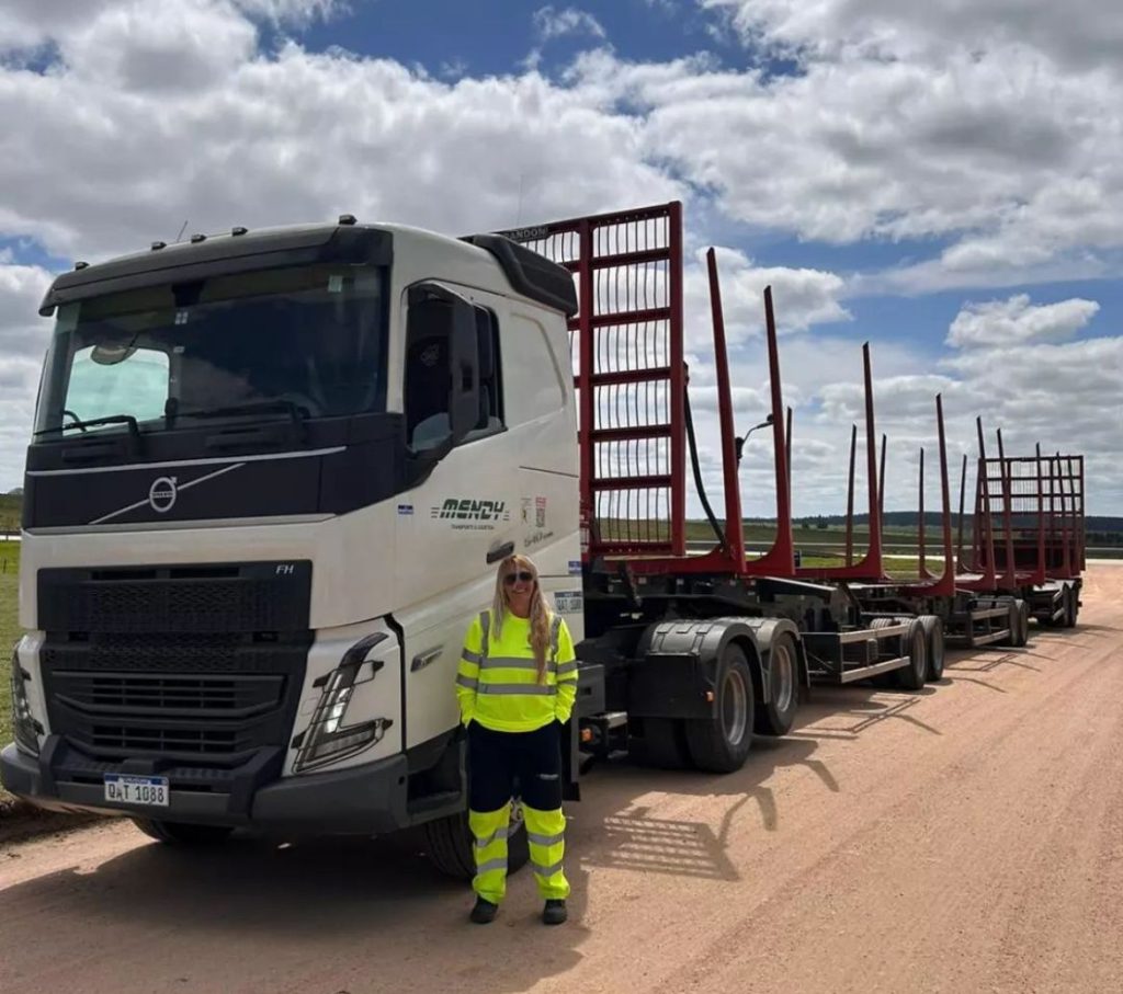 Yandira Ríos, la historia de la primera mujer que conduce un camión tri-tren de la empresa Mendy Transporte & Logística