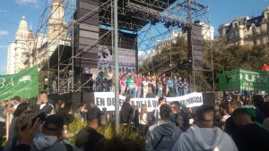 Argentina: Estudiantes, docentes y organizaciones sociales marchan en defensa del presupuesto universitario