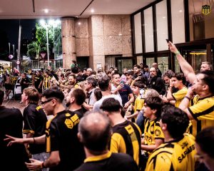 Peñarol en Brasil: el recibimiento de los hinchas y la preparación de la semifinal