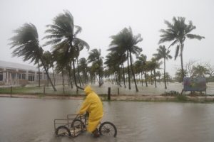 Huracán Milton: Lo peor ocurrirá esta noche, aseguró periodista desde la costa de Florida