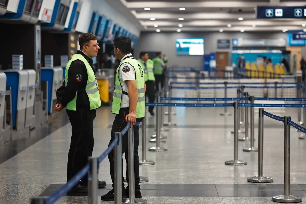 Argentina: Se profundiza el conflicto con los gremios aeronáuticos y hoy habrá reuniones clave