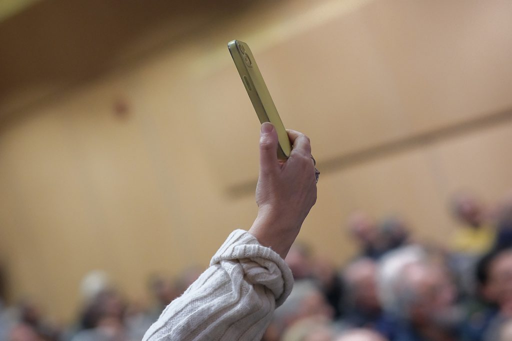 Balaguer: el uso de celular en las aulas y la posibilidad de prohibirlos