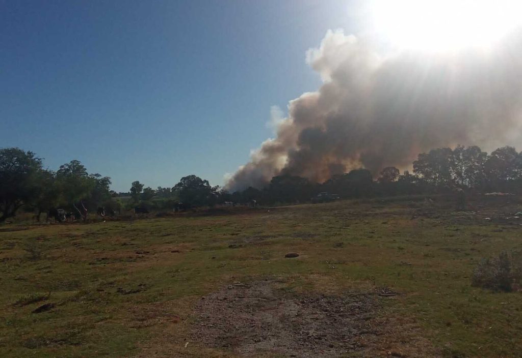 Incendio en vertedero municipal de Salto lleva seis días encendido