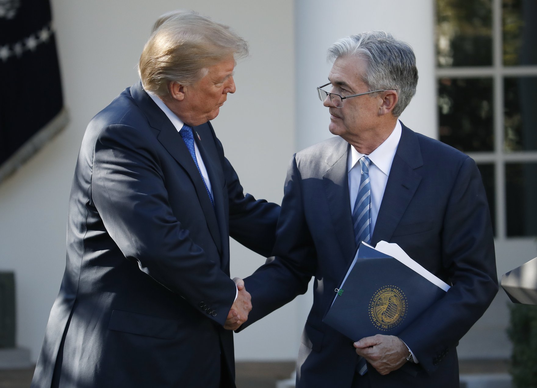 Ataque de Trump a Powell golpea a Wall Street