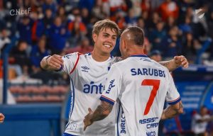 Nacional ganó y pelea en el Apertura