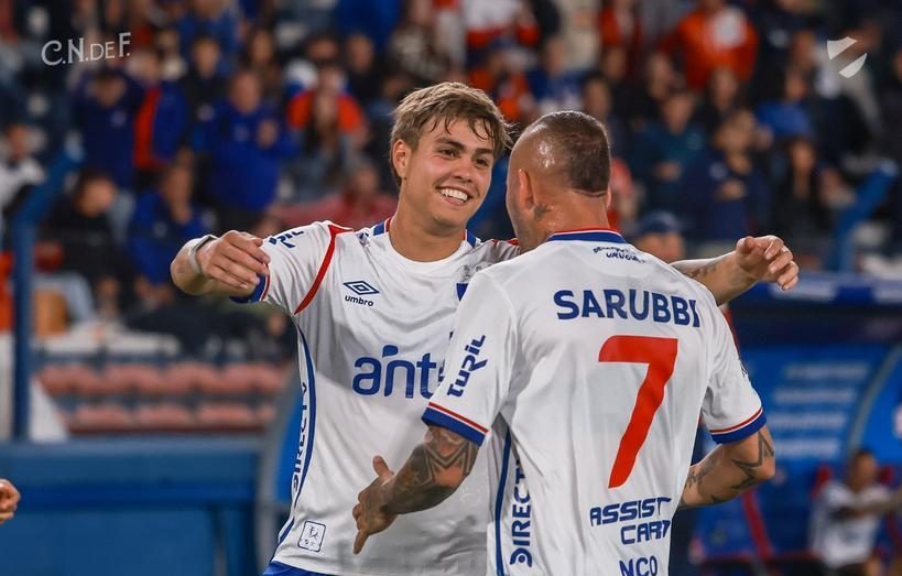 Nacional ganó y pelea en el Apertura
