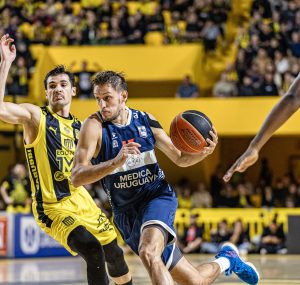 Básquetbol: Defensor Sporting derrotó a Peñarol y enfrentará a Nacional en semifinales