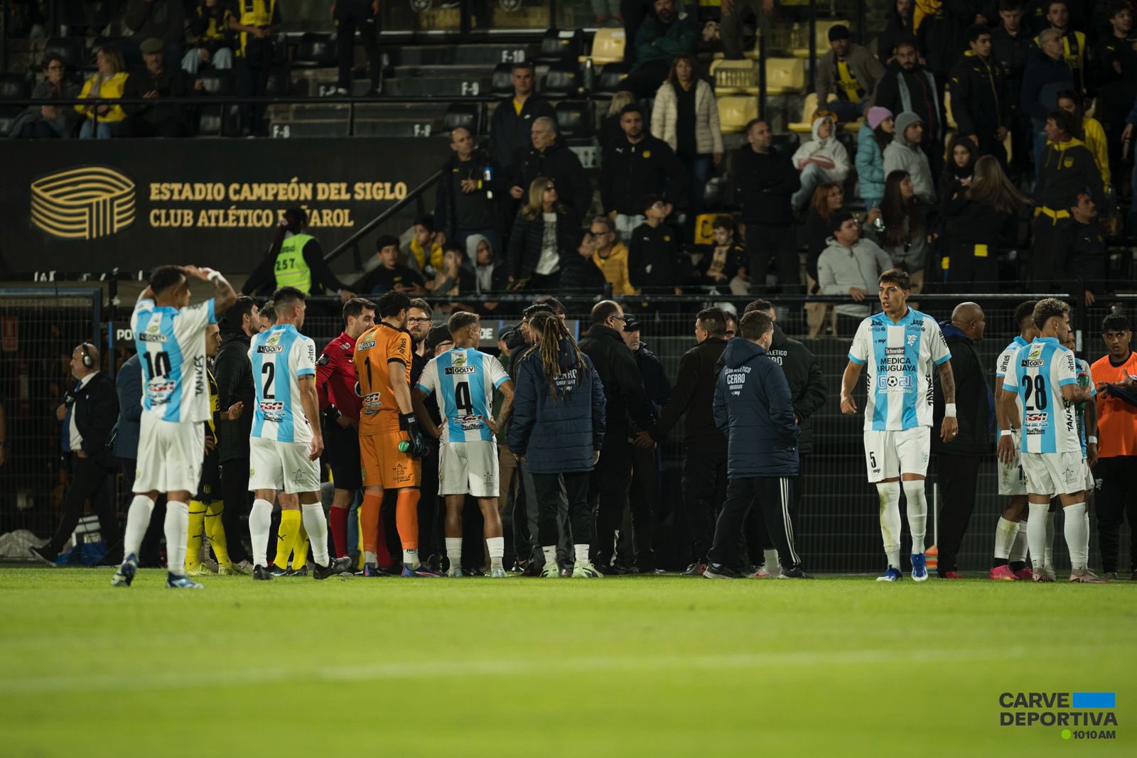 Incidentes en el partido entre Peñarol y Cerro que terminó con suspensión