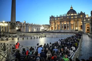 Carve en Roma: miles de fieles se acercaron a la Basílica de San Pedro a despedir al papa Francisco
