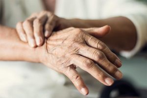 ¿Qué es el Parkinson, quiénes pueden padecerlo y cómo evitar la enfermedad?