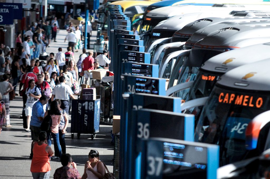 Se espera que pasen más de 4 mil ómnibus por la Terminal de Tres Cruces durante el fin de semana por las elecciones departamentales
