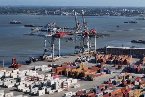 Baja el tránsito de contenedores en el Puerto