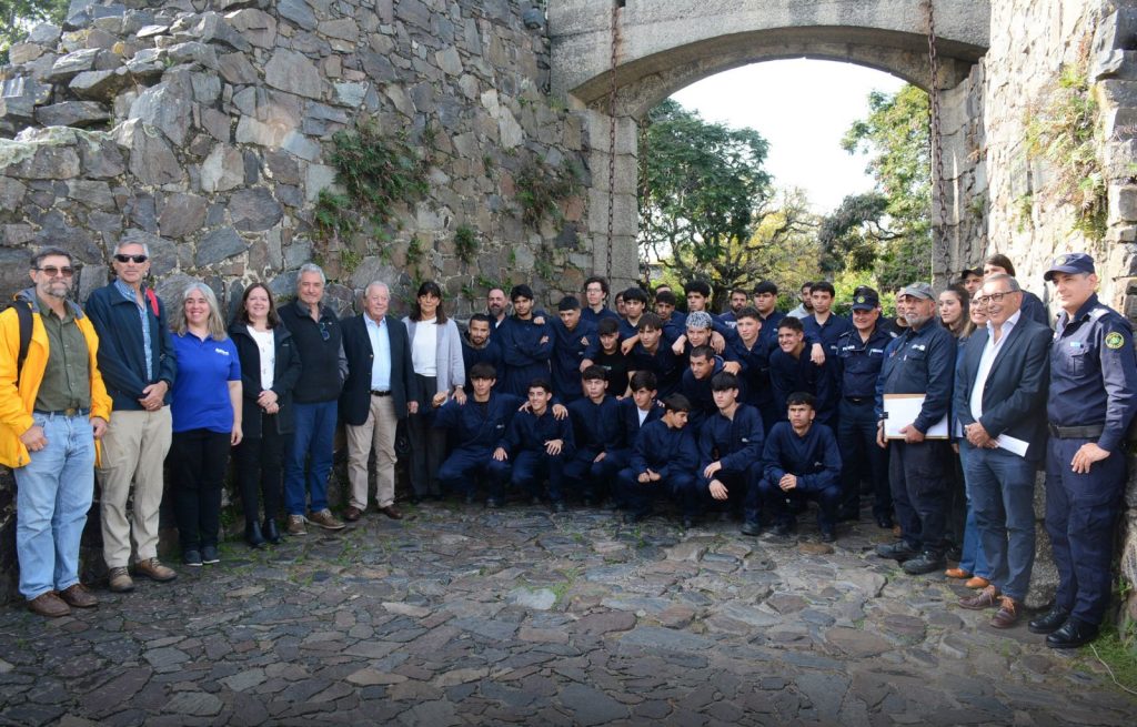 Los alumnos de la escuela taller de la Intendencia de Colonia están al frente de las obras de restauración del puente del barrio histórico en Colonia del Sacramento
