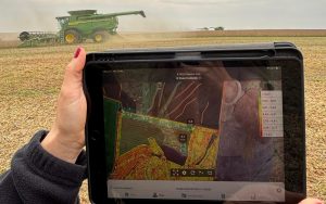 Uruguay alcanza “el millón de hectáreas agrícolas conectadas” y “avanza” hacia la agricultura digital