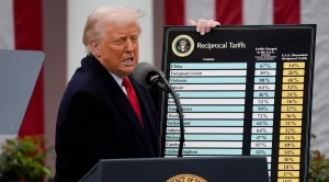 Un tribunal de apelaciones de EEUU levanta temporalmente el bloqueo a los aranceles de Trump