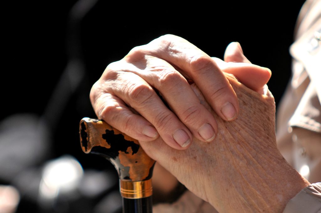La mayoría de los casos de maltrato a personas mayores ocurre dentro de la familia