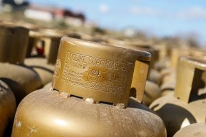 Aumentan los combustibles y baja el supergás