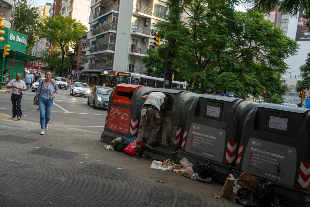 Herou: “los contenedores de Montevideo serán sustituidos por equipamiento residual intradomiciliario”
