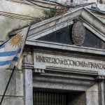 Baja el déficit fiscal