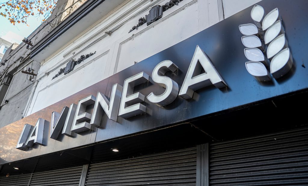 Trabajadores de La Vienesa reclaman por deudas laborales