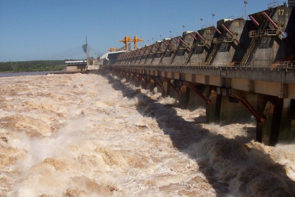 Crecida del río Uruguay y riesgo de evacuaciones en Salto