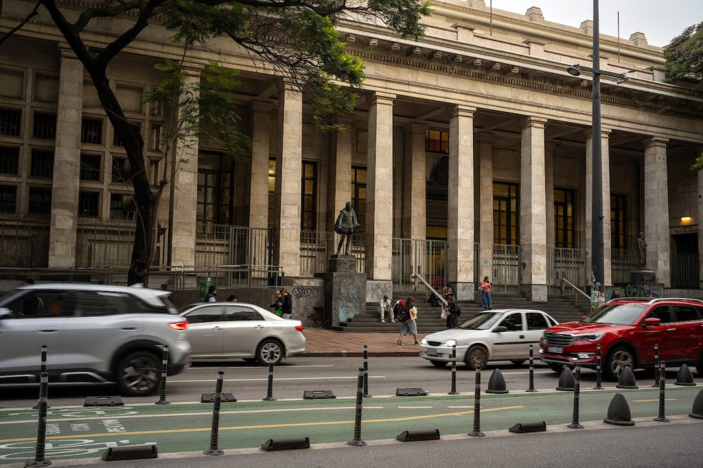 Farinha: el proceso de cierre de la Biblioteca Nacional está “flojo de papeles”