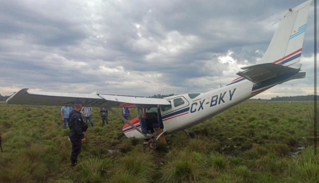 La avioneta que había sido robada hoy a la mañana en Rivera fue hallada horas después en un campo en Paraguay