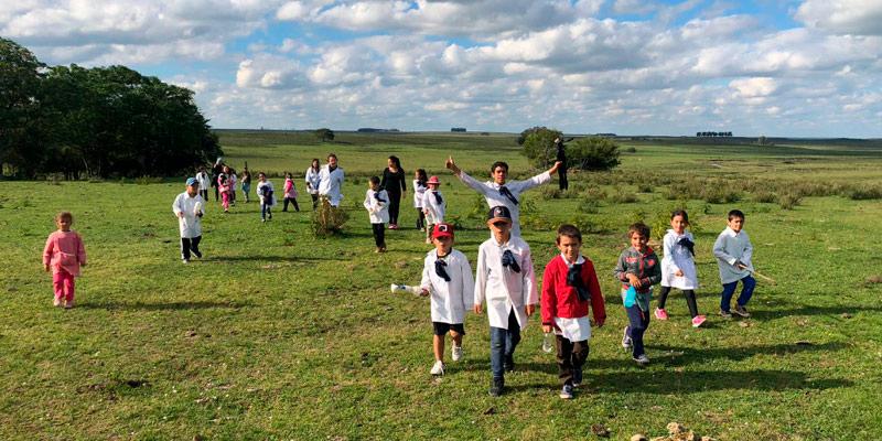 El cierre de una escuela rural en el interior de Durazno obliga a dos hermanos a recorrer 20 km diarios en moto: la diputada Rinaldi pide una respuesta al Codicen