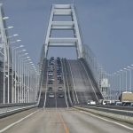 Ucrania golpea con fuerza: ataque al puente de Crimea y sabotaje aéreo en Siberia