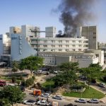 Tensión máxima entre Irán e Israel: Un misil alcanzó el principal hospital del sur y crece la amenaza de una escalada internacional