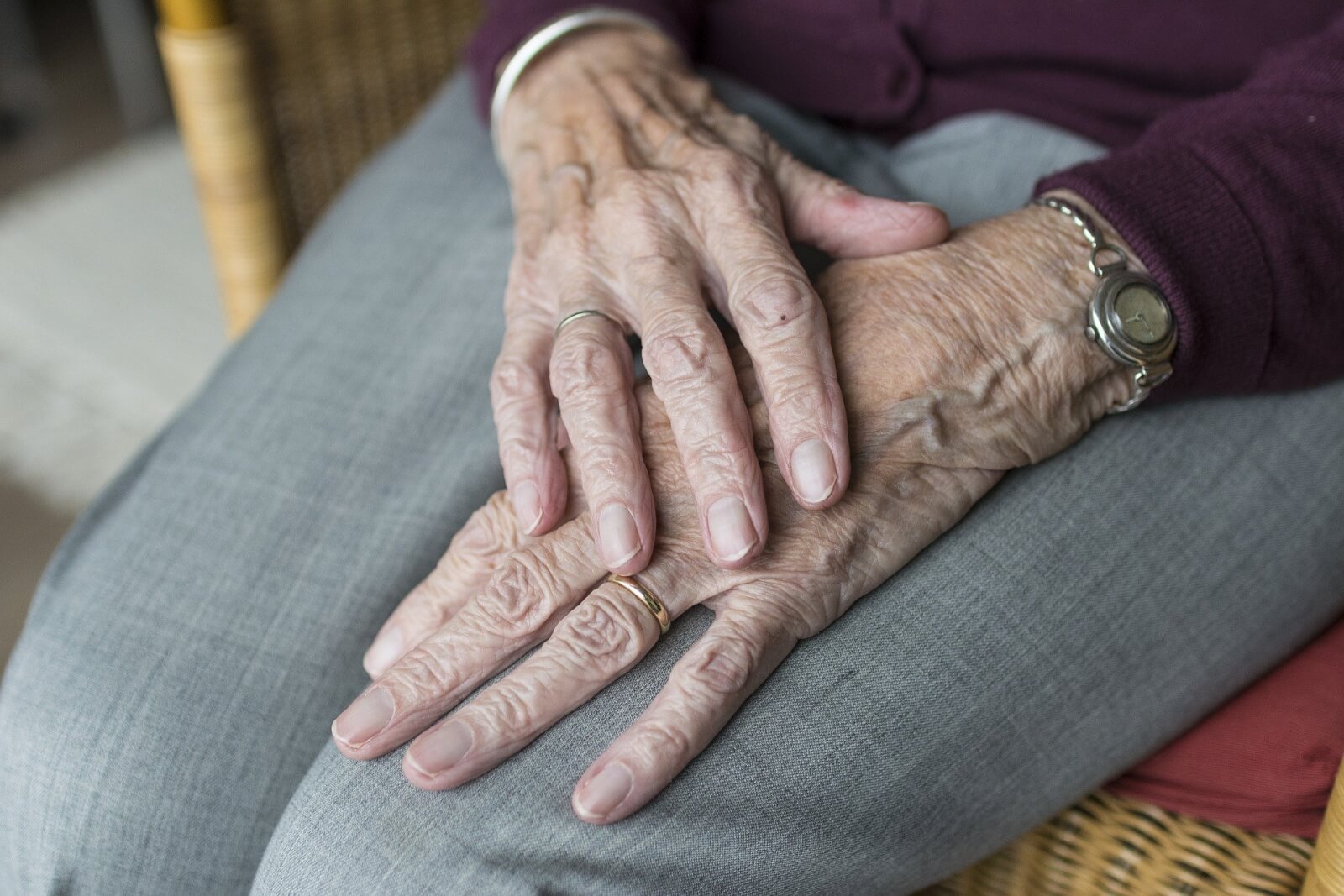 Cuidar sin cobrar: El trabajo detrás de los hogares de ancianos sin fines de lucro