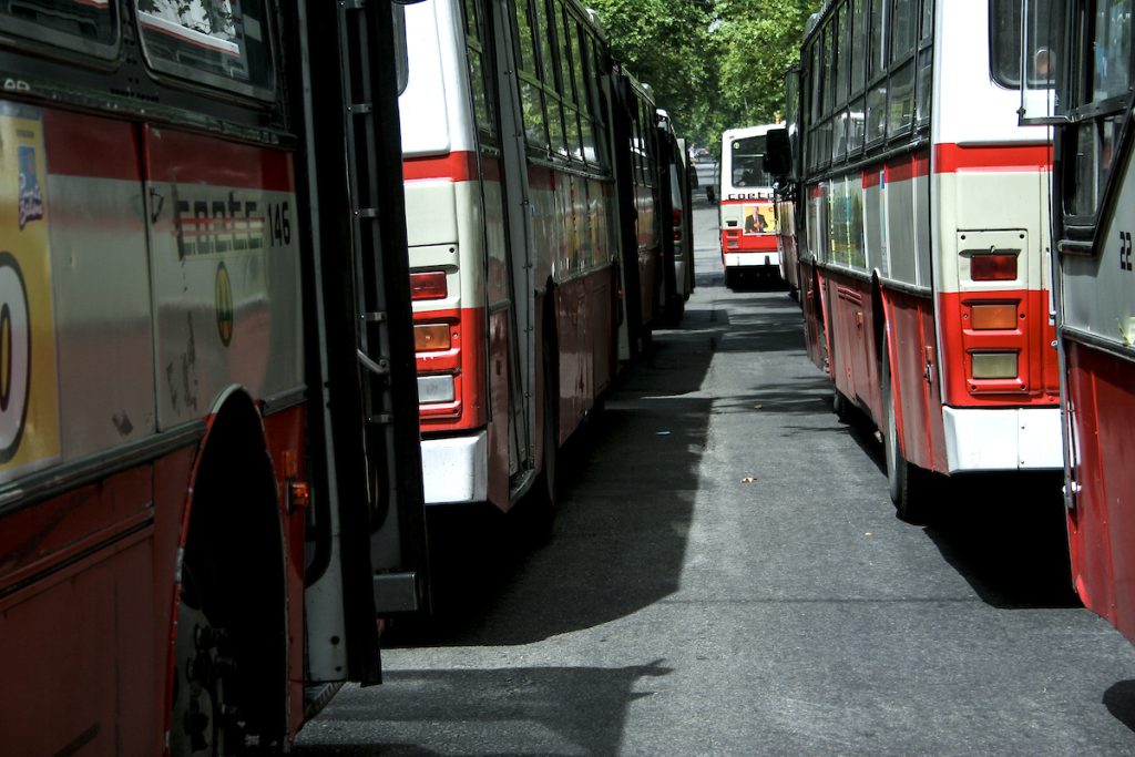 Empresas de transporte reclaman impagos a la IM