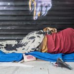 En Salto, pese a la alerta roja del gobierno, la mitad de las personas en calle siguen durmiendo a la intemperie