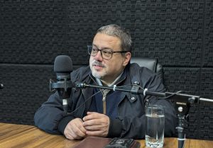 Más barrenderos, papeleras en plazas y clasificación de basura en los edificios: los planes de la IM para limpiar la mugre en Montevideo