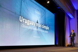 Duplicación de trámites, normas obsoletas y altos costos: El diagnóstico de Ceres sobre la burocracia del Estado uruguayo