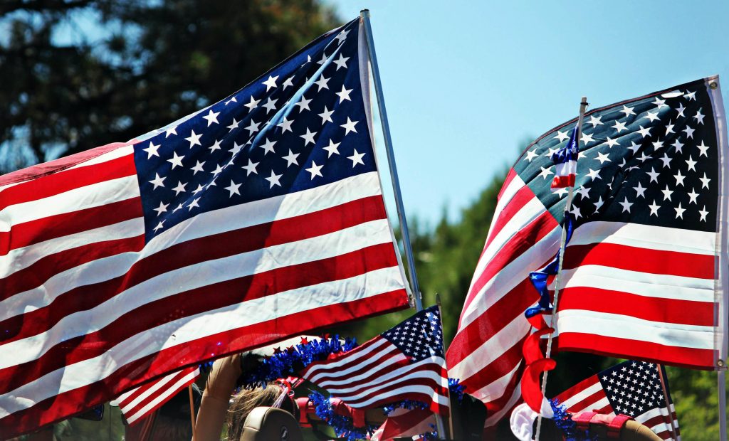 Estados Unidos celebra su independencia en medio de tensiones políticas y medidas económicas polémicas