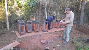 Proyecto Abrazar impulsa en el barrio La Capuera de Maldonado la construcción de estufas a leña para familias vulnerables
