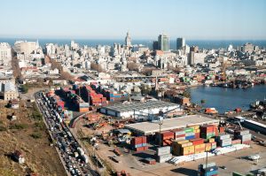 Preocupación por cambios en rutas navieras que afectan al puerto de Montevideo