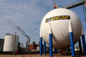 Precio del petróleo bajó más que el de los combustibles