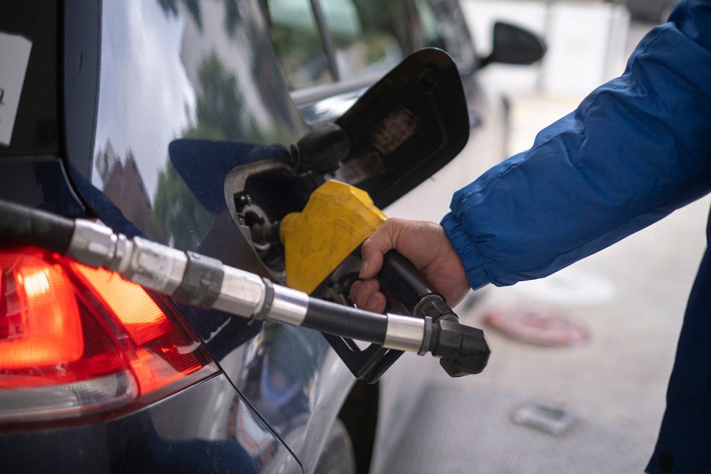 El precio de los combustibles en Uruguay y la región