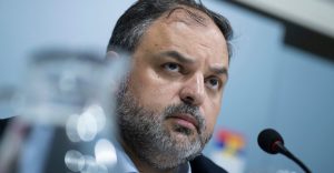 Charles Carrera denuncia a la fiscal de Corte, Mónica Ferrero, ante el Poder Ejecutivo