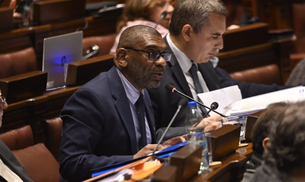 Molestia en la oposición por apoyo de CA al FA