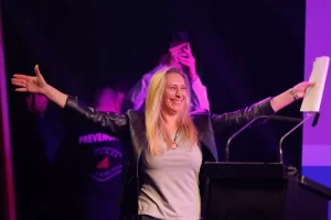Argentina: Karina Milei y Martín Menem cerraron la campaña en Corrientes y hubo incidentes en la caravana