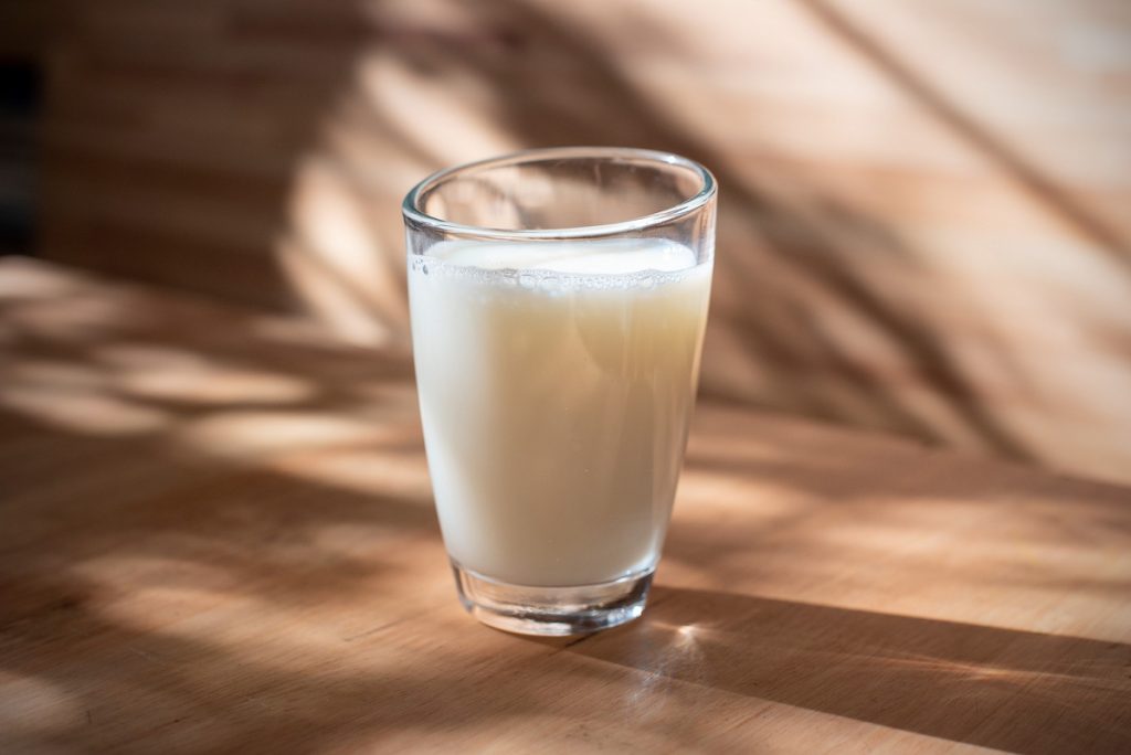 Sube el precio de los lácteos en el mercado internacional: leche en polvo retoma los 4.000 dólares