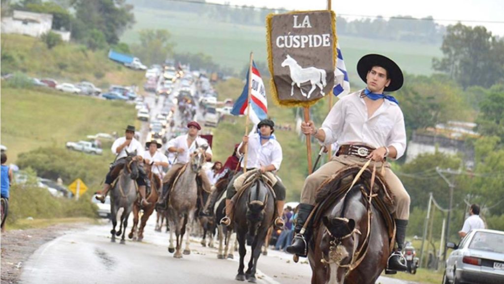 Soriano vive la 16.ª Marcha de Caballería en el marco del Bicentenario de la Independencia