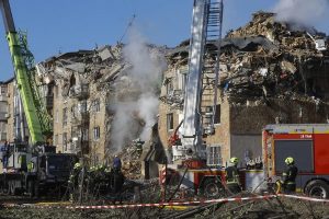 Líderes europeos condenan ataque ruso que dejó 15 muertos en Ucrania